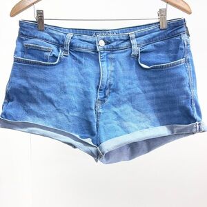 Arizona Jean Company Women's Light Blue Mid Rise Jean Shorts
